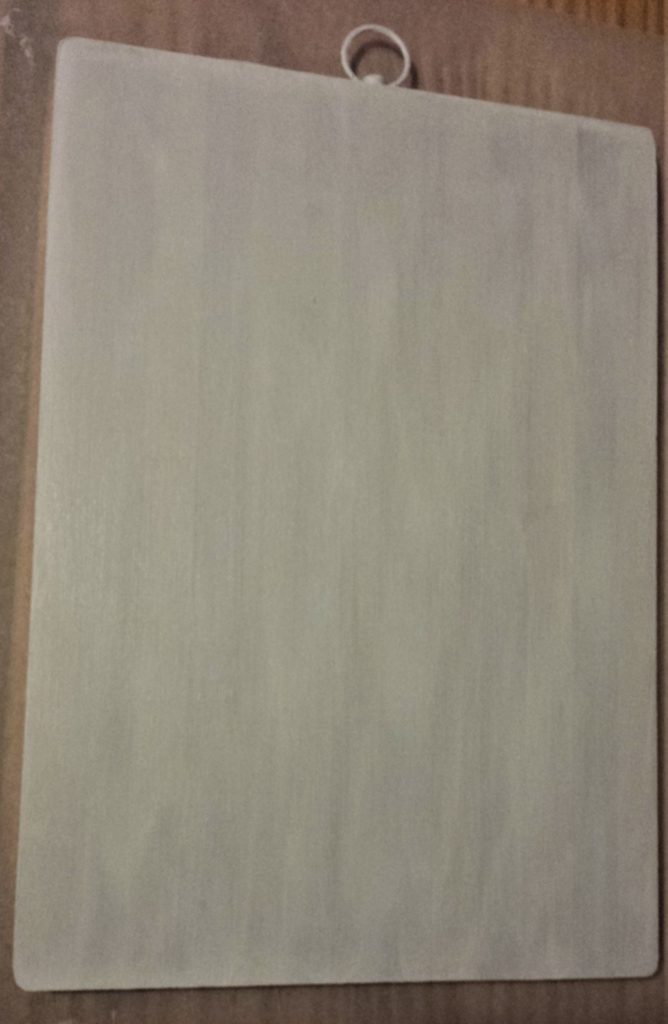 Second coat of gesso to the back of the chopping board.