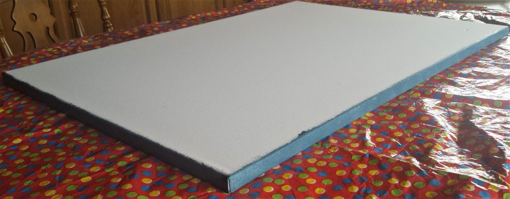 The sides of the canvas painted grey.