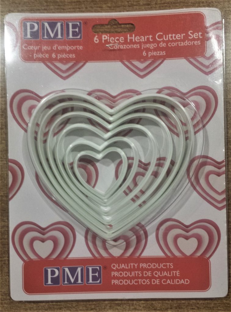 6 piece heart cutter set.
