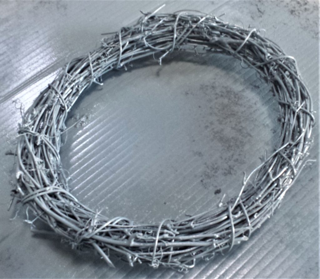Second layer of spray paint on the wreath.