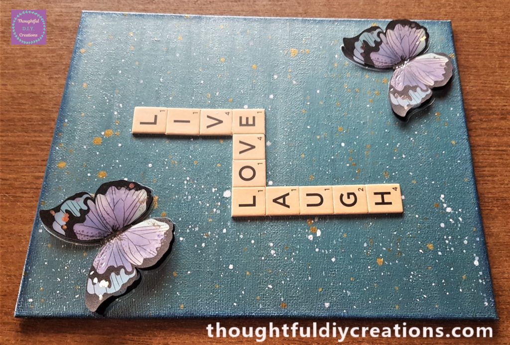 A side view of the ink on the edges of the canvas board.