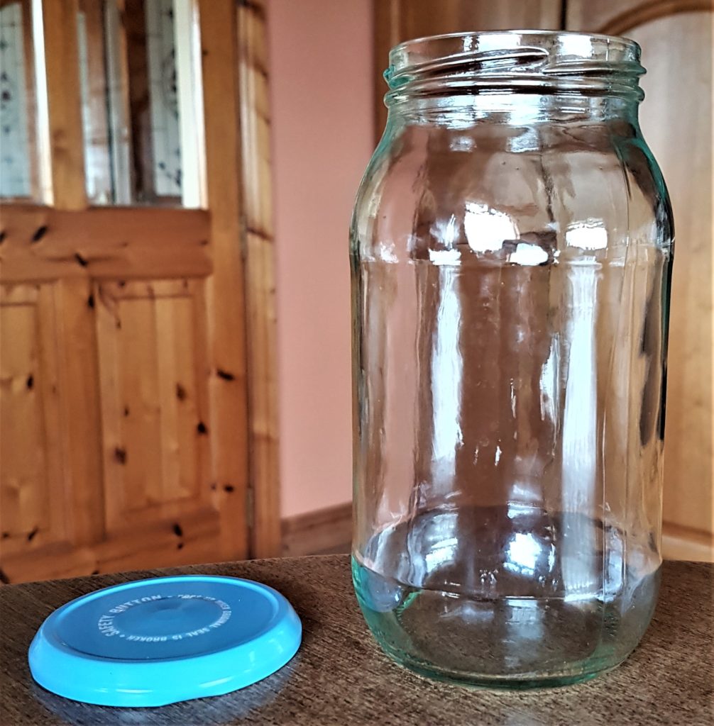 Jar and Lid after being washed and dried.