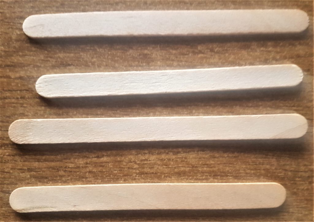 4 plain lollipop sticks.