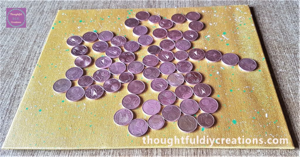 Side view of the money shamrock.