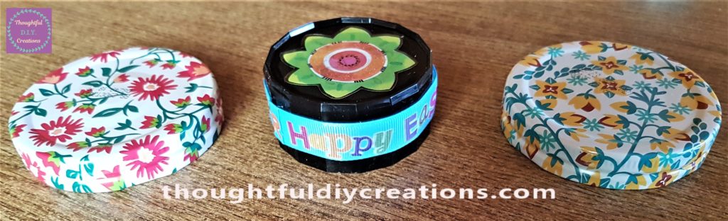 The decorated lid with the 2 flower lids.