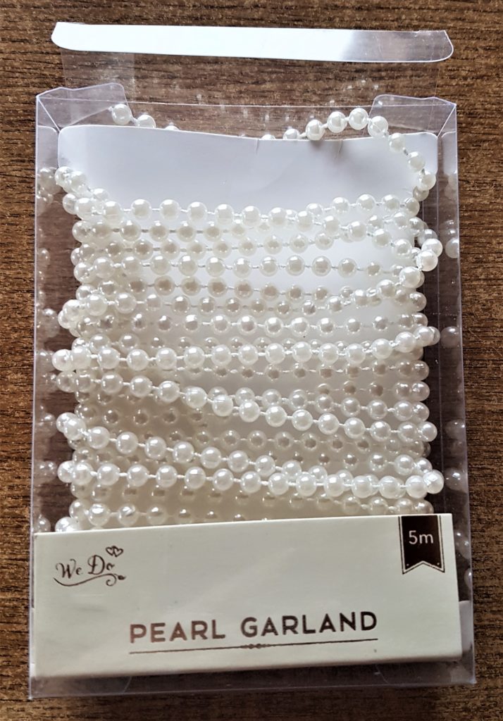 Box of '5m Pearl Garland'.