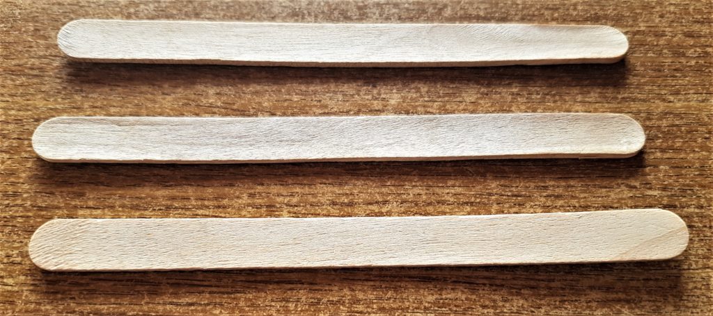3 natural lollipop sticks.