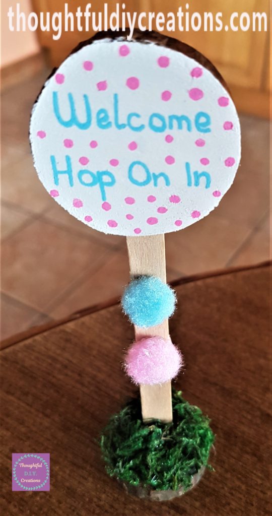 The completed Easter Door Sign.