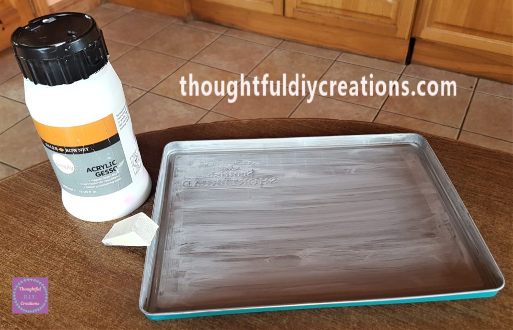 Acrylic Gesso put on the Lid with a Make-Up Sponge to prime it and get it ready for paint.