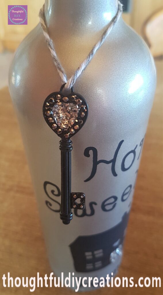 Closer image of the key on the bottle.