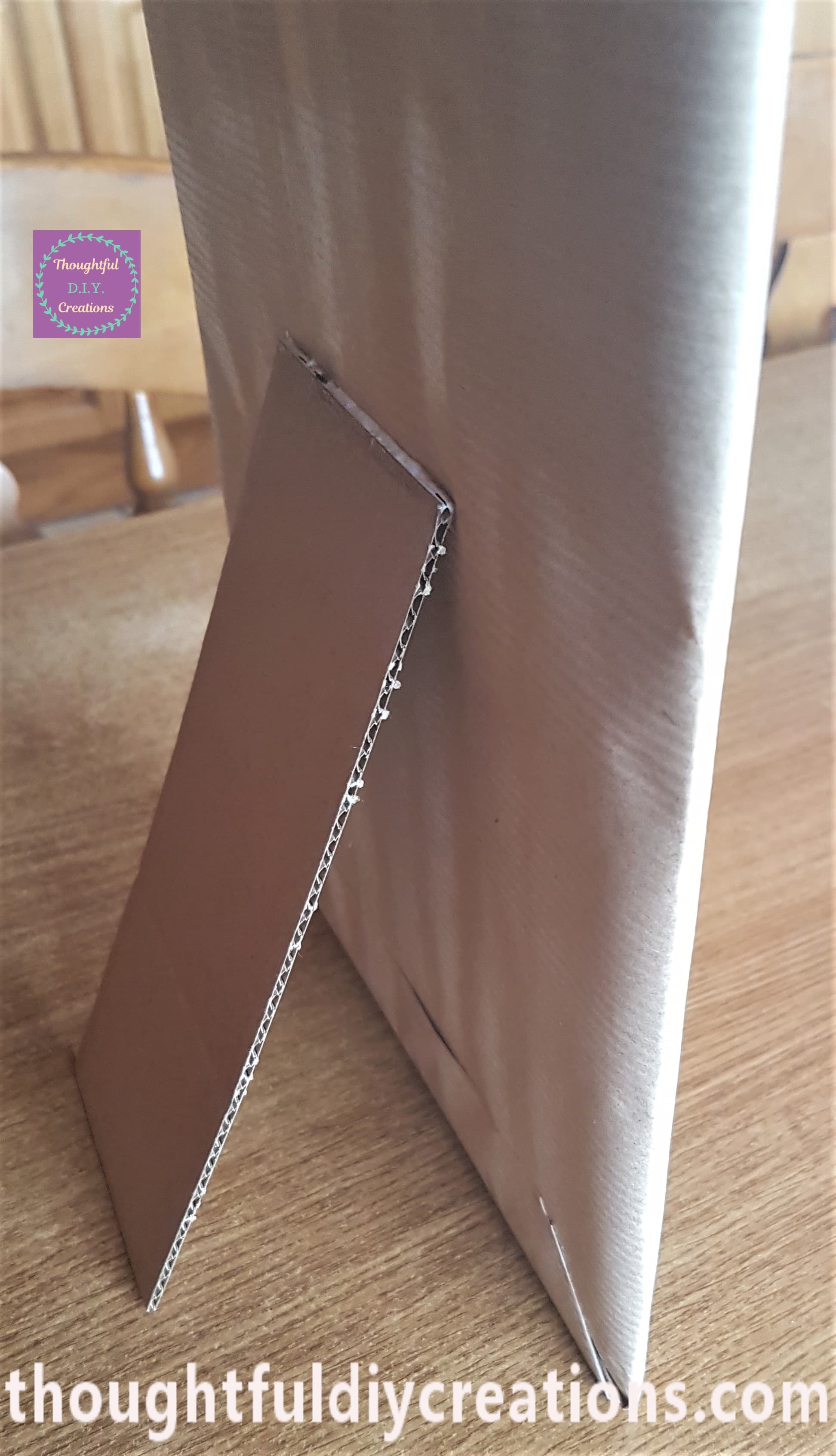 Glue from the stand set to the Sign.