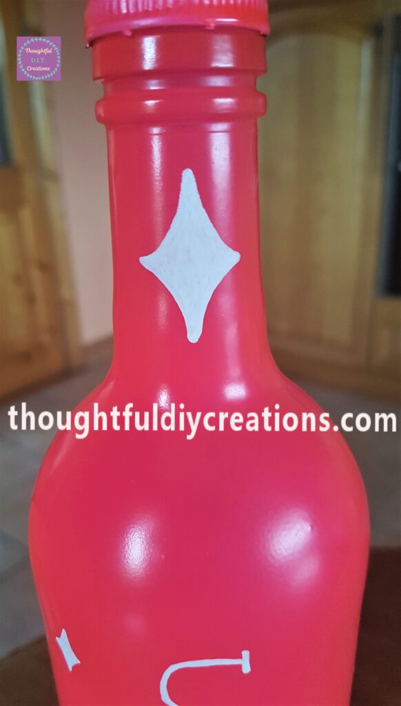 Closer look at the biggest diamond shape on the top of the bottle.