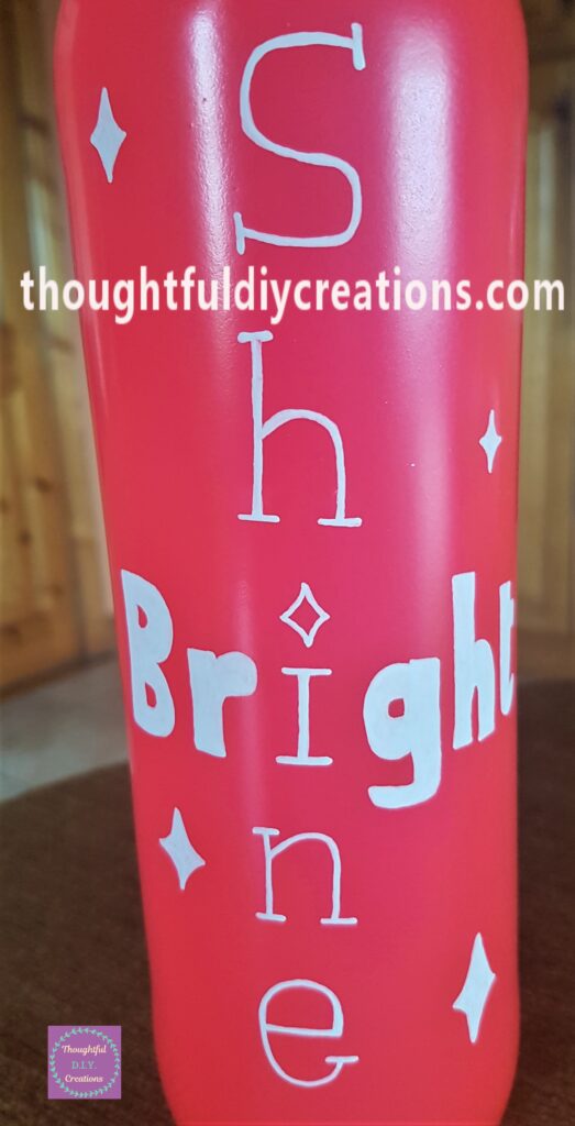 The four smaller diamond shapes on the bottle.