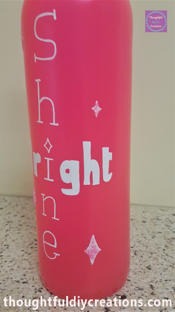 Closer look at the diamonds on the Bottle.