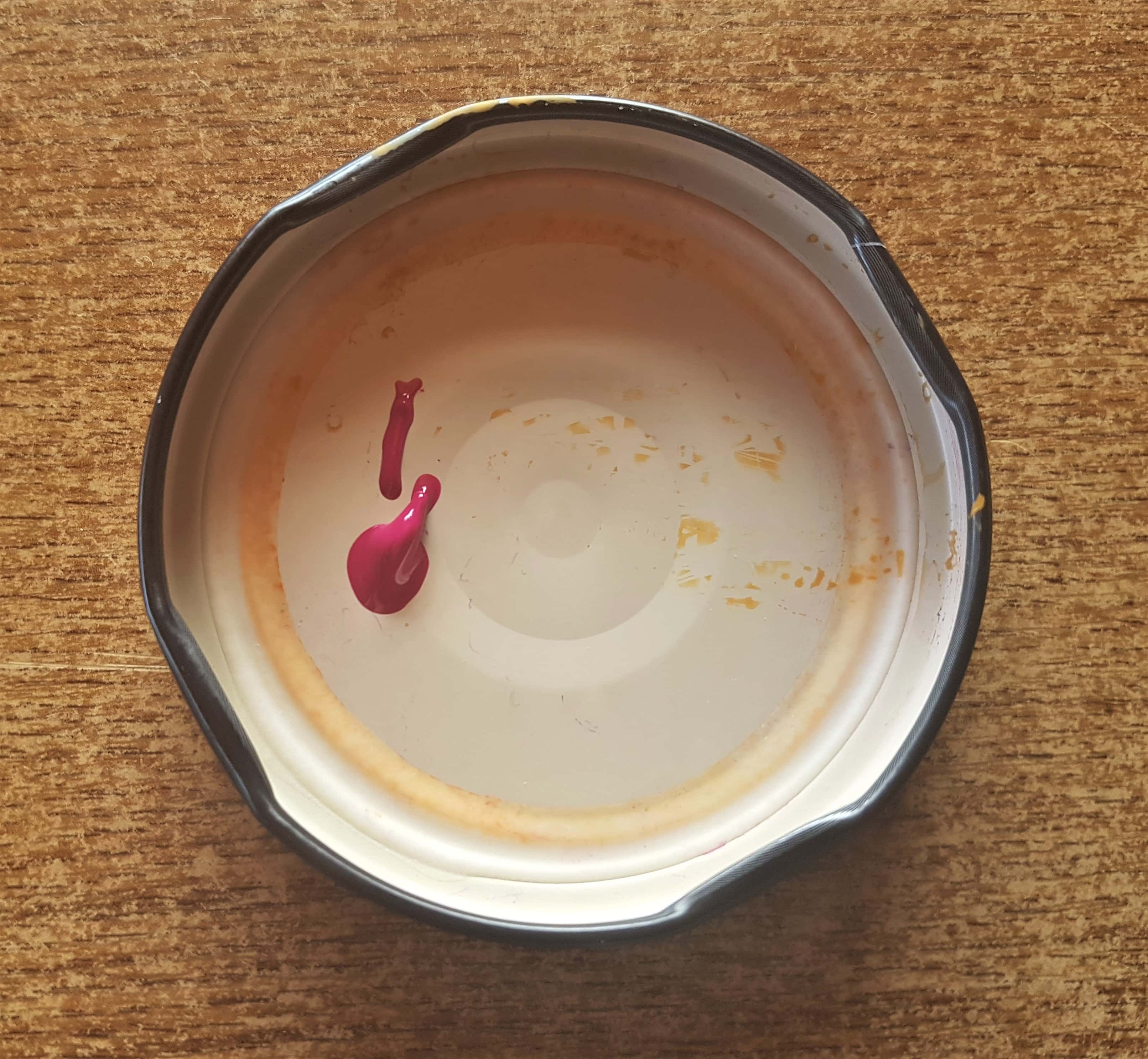 Small dab of Paint in a Lid from a Jar.