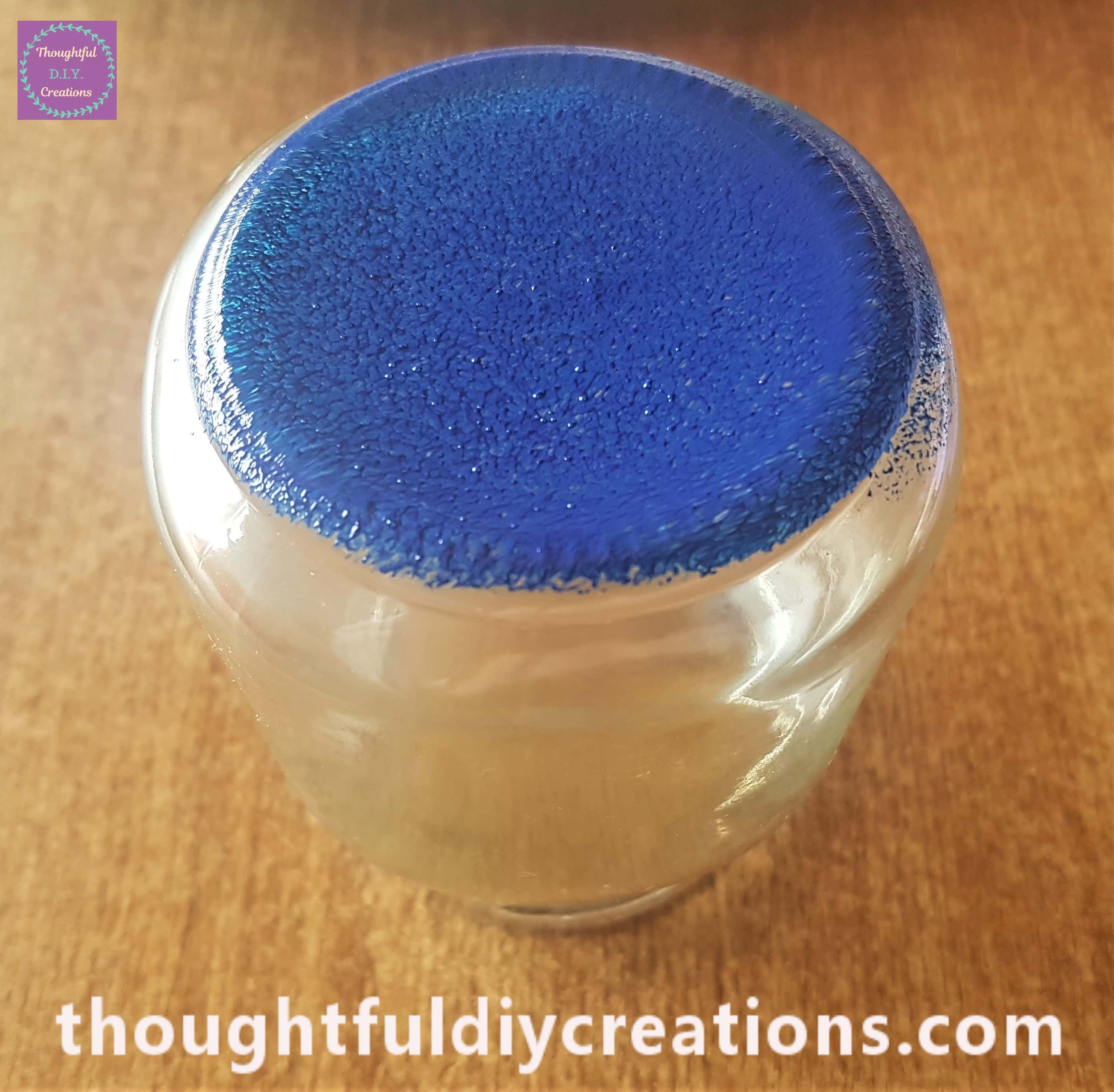 Closer look at the bottom of the Jar. Texture effect from the sponge.