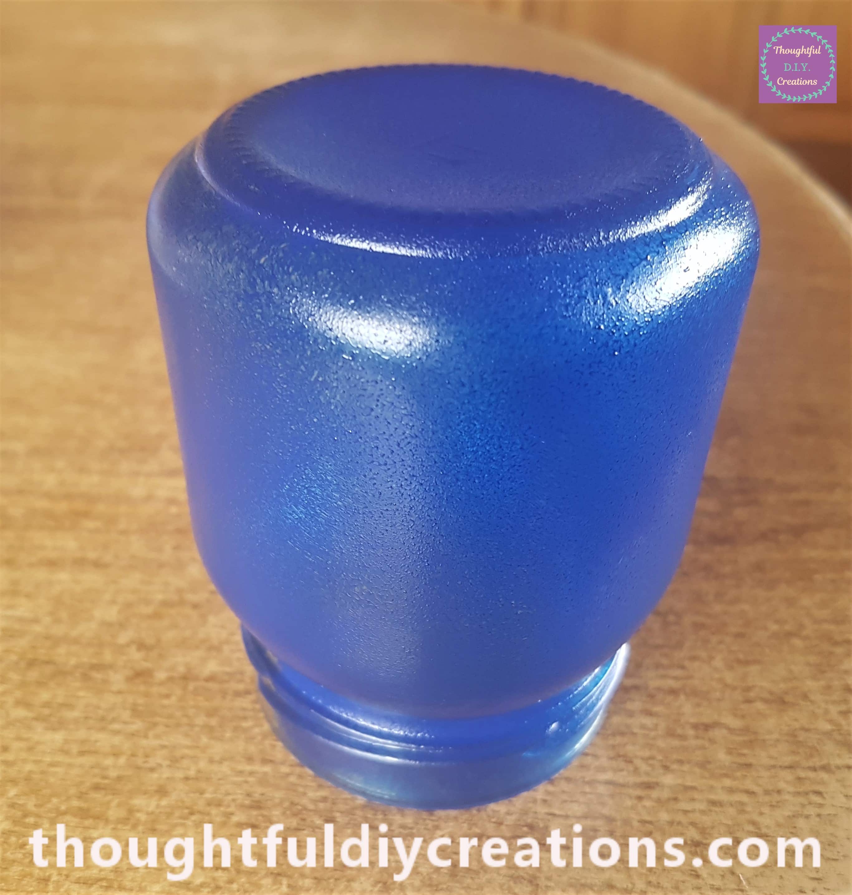 I added more Paint to the sponge and dabbed it evenly onto the Jar.