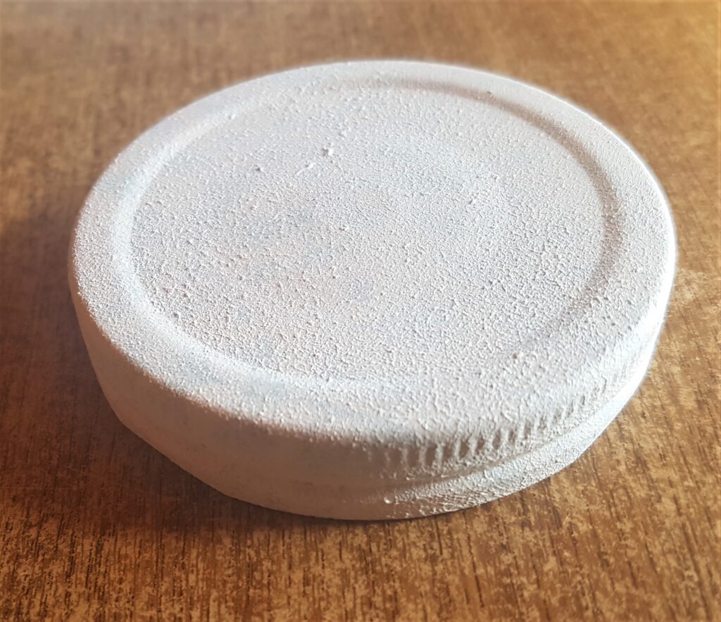 An hour later another layer of Gesso added to the lid.