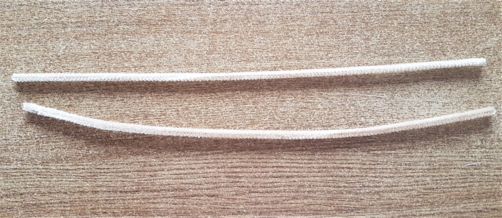 I got 2 cream/brown coloured Pipe Cleaners from the Pack.