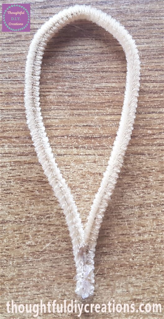 I got another Pipe Cleaner and folded it over and hot glued the ends together.