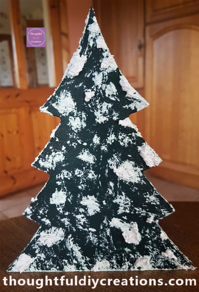 Front of the Christmas tree with snow paste.