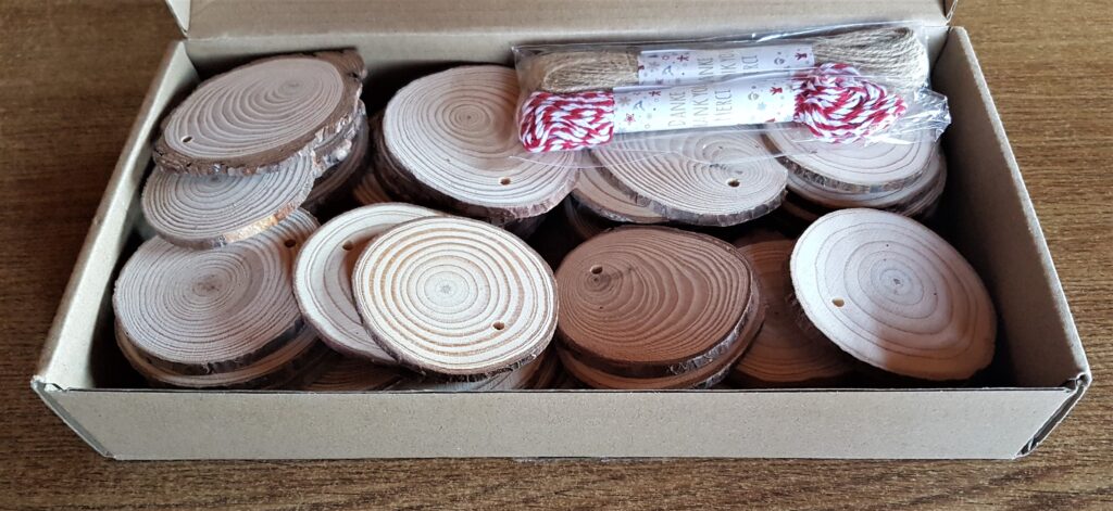 Box of 50 Pre-Drilled Natural Wood Slices, jute string and red and white cotton string.