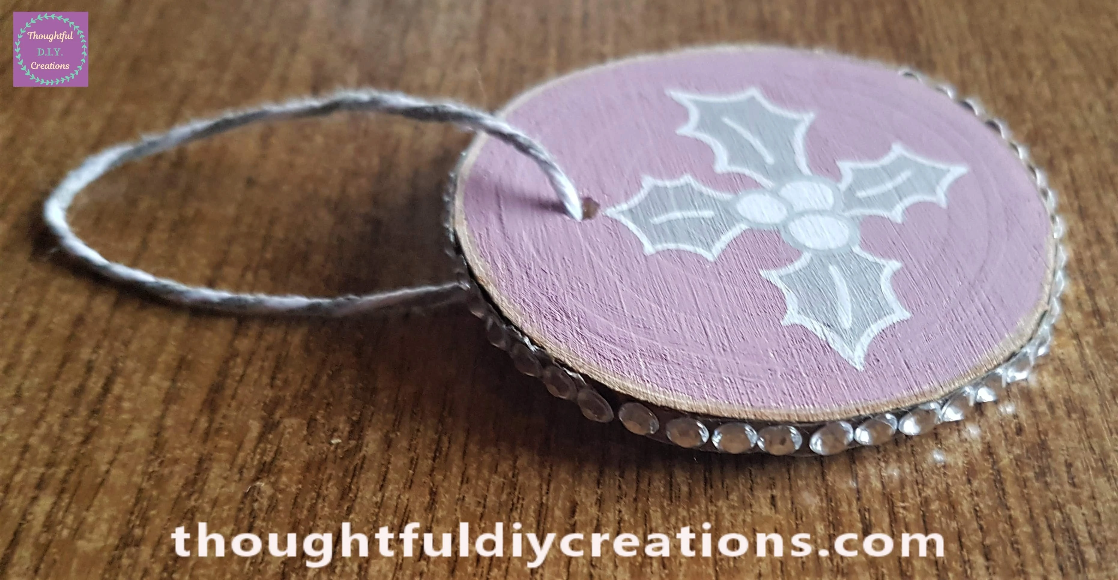 Side view of the finished decoration.