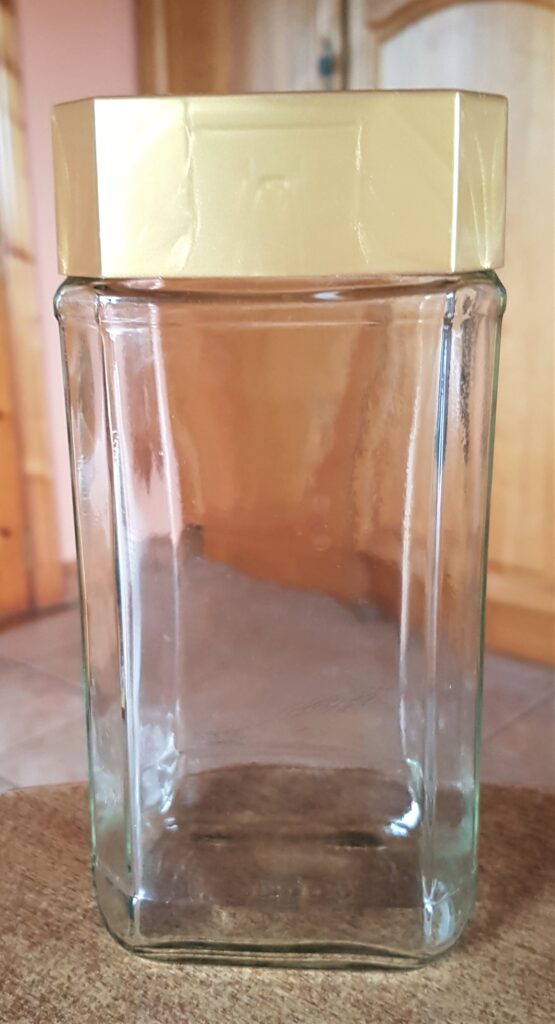 I soaked the Jar and Lid in the Sink with warm water and washing-up-liquid. I removed the label, rinsed and dried the jar and lid.