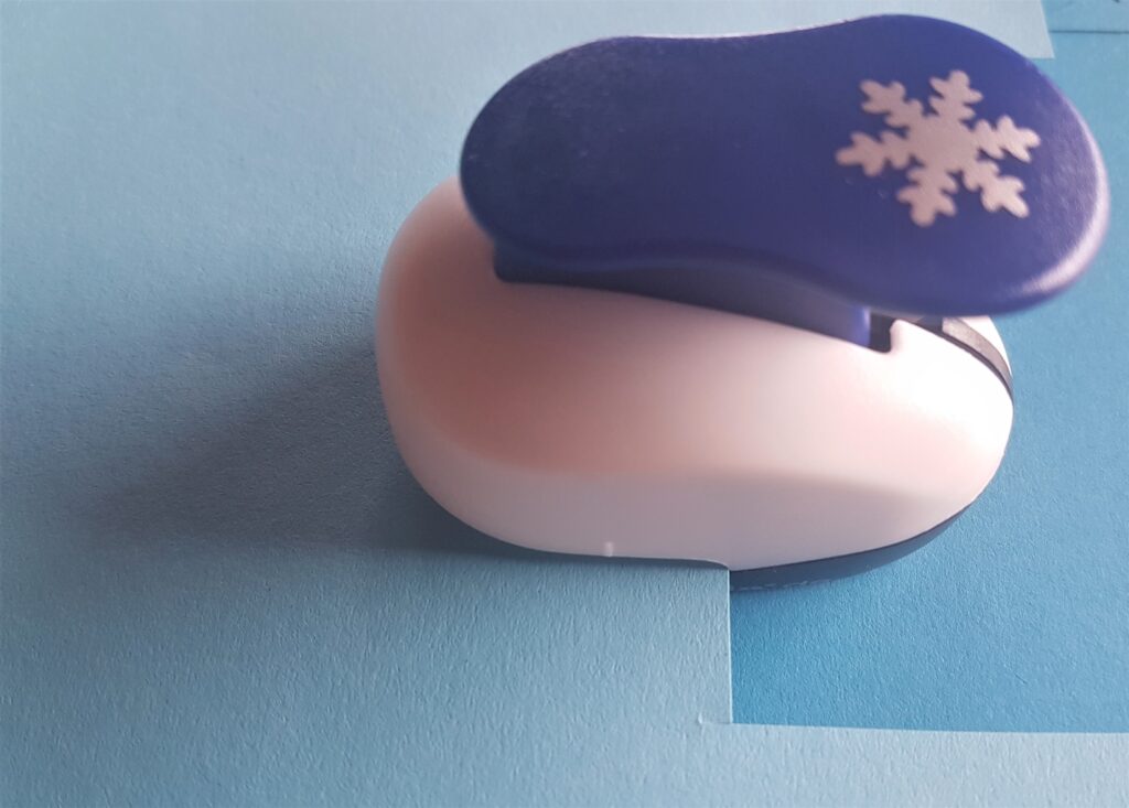 Snowflake Punch and Light Blue Paper 135 gsm.