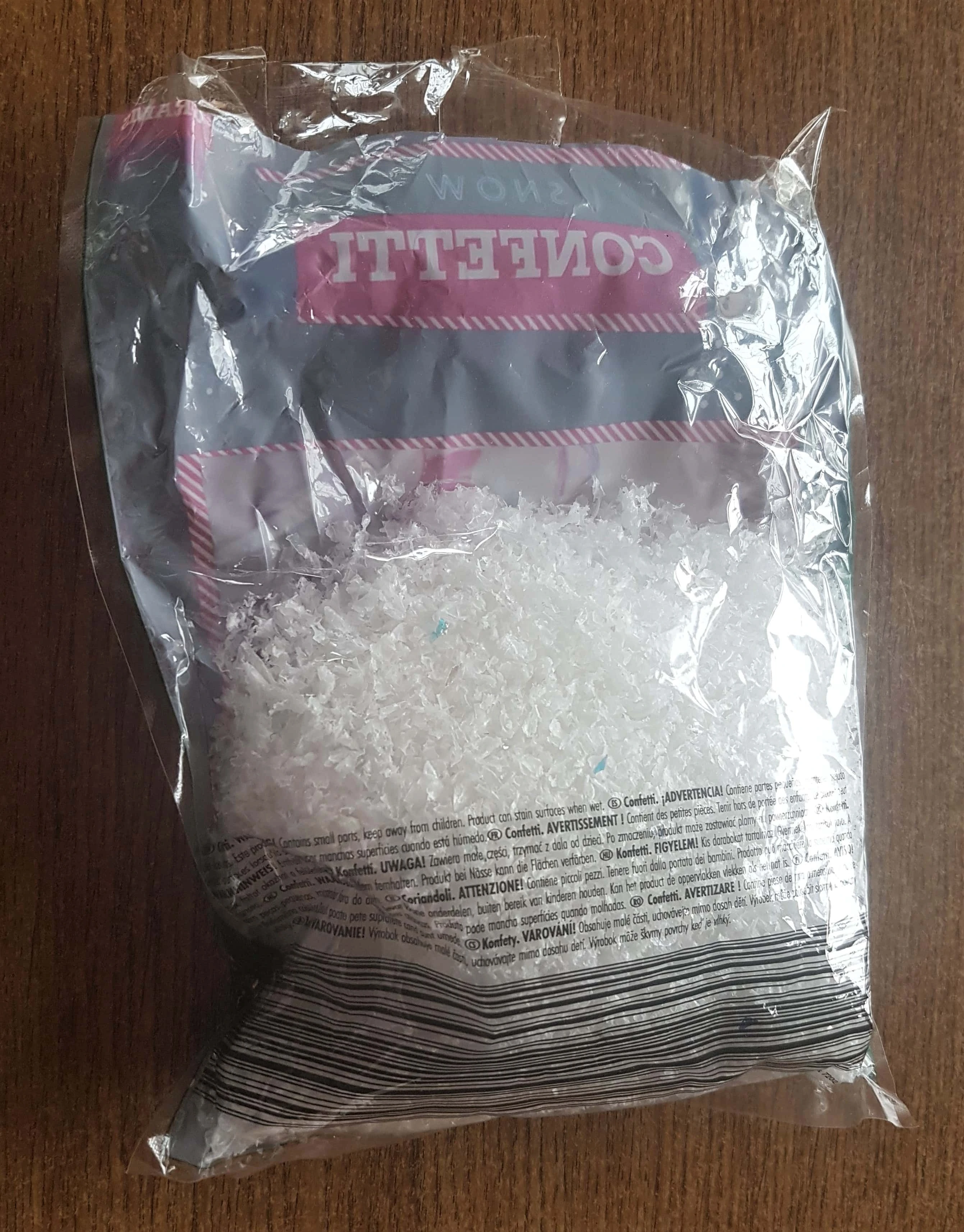 Pack of Snow Confetti.