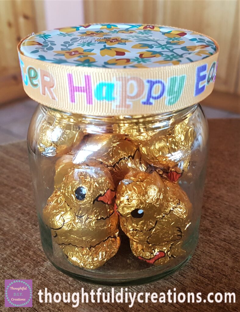 I put some Chicks standing around the inside of the Jar and filled the Jar with the other Chicks randomly.