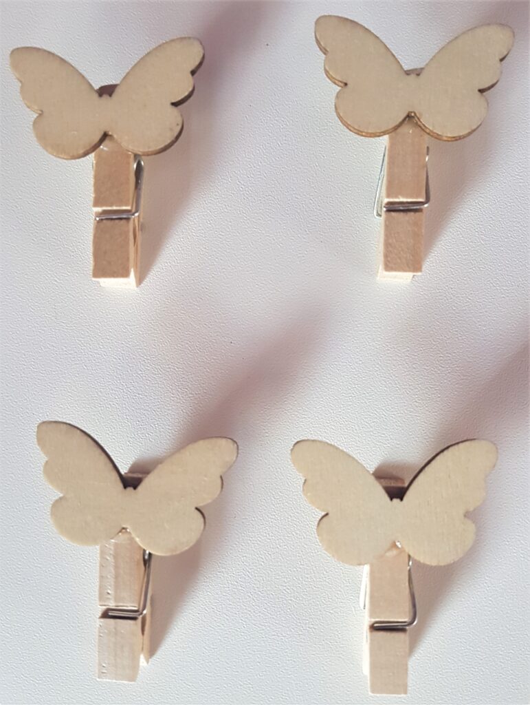 I removed 4 of the Pegs from the Pack to use for my Memo Board.