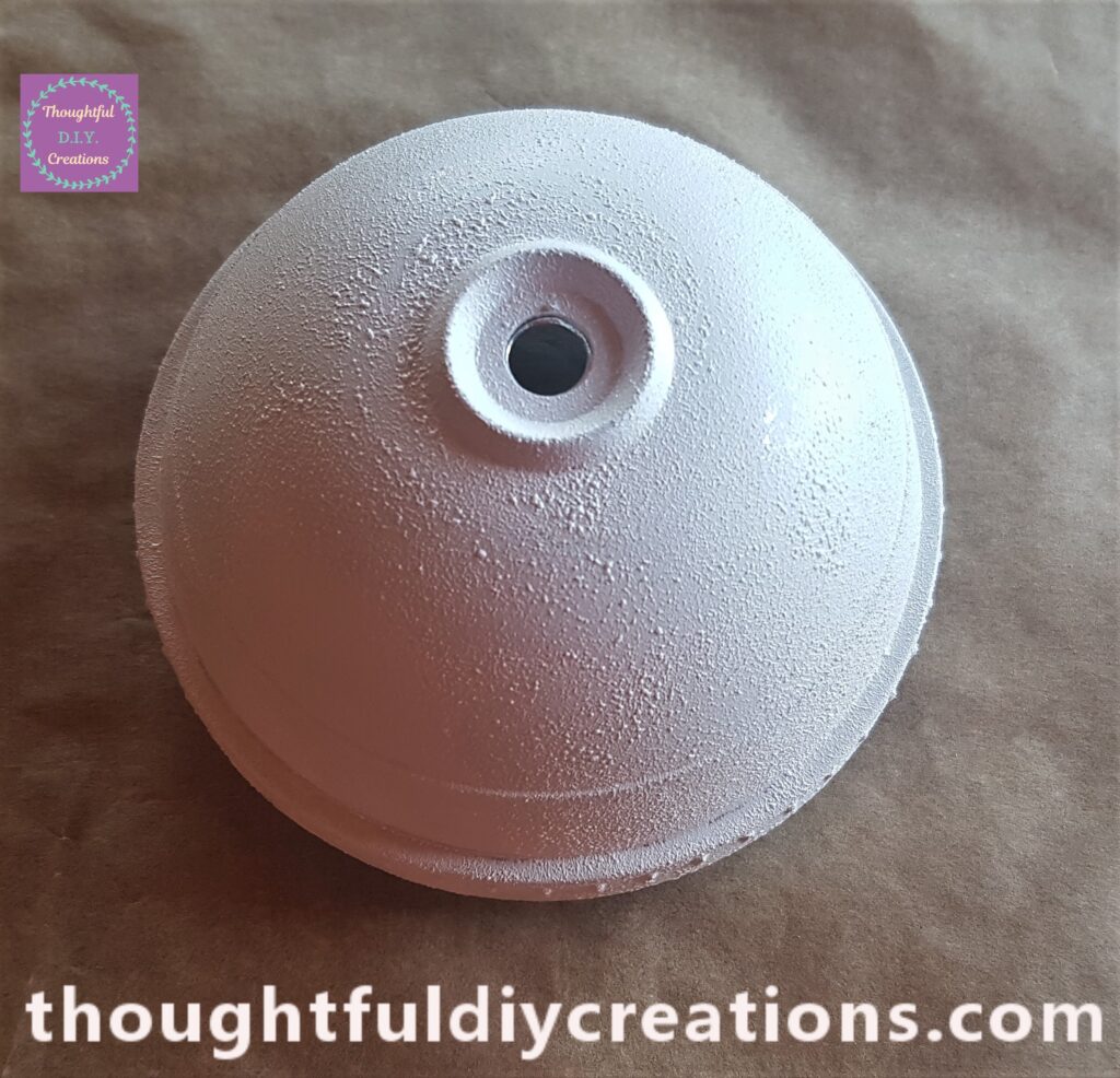 I dabbed the Sponge onto the Lid until I had One even Layer applied to the Lid.