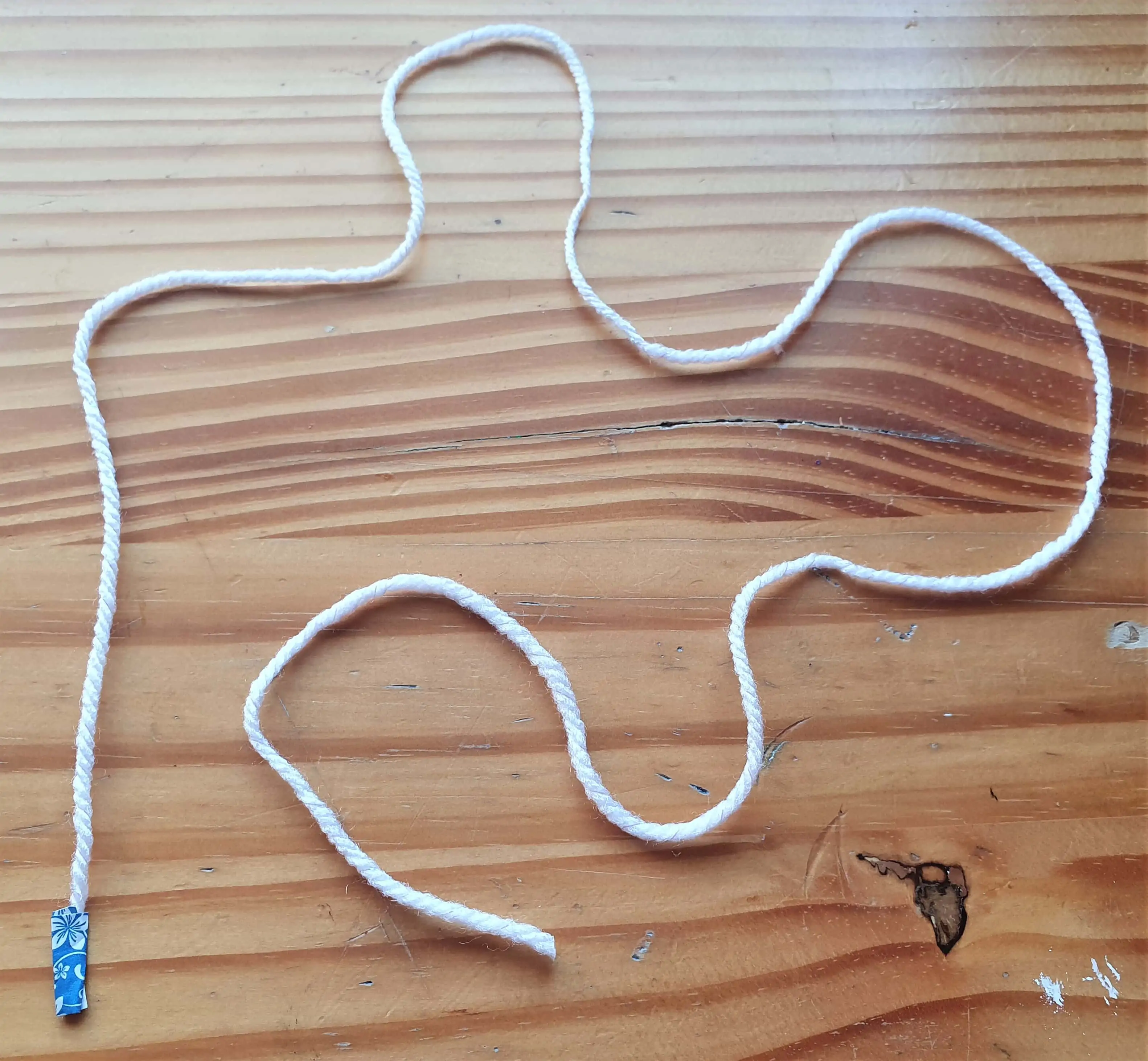 I put a piece of washi-tape on one end of the wool.