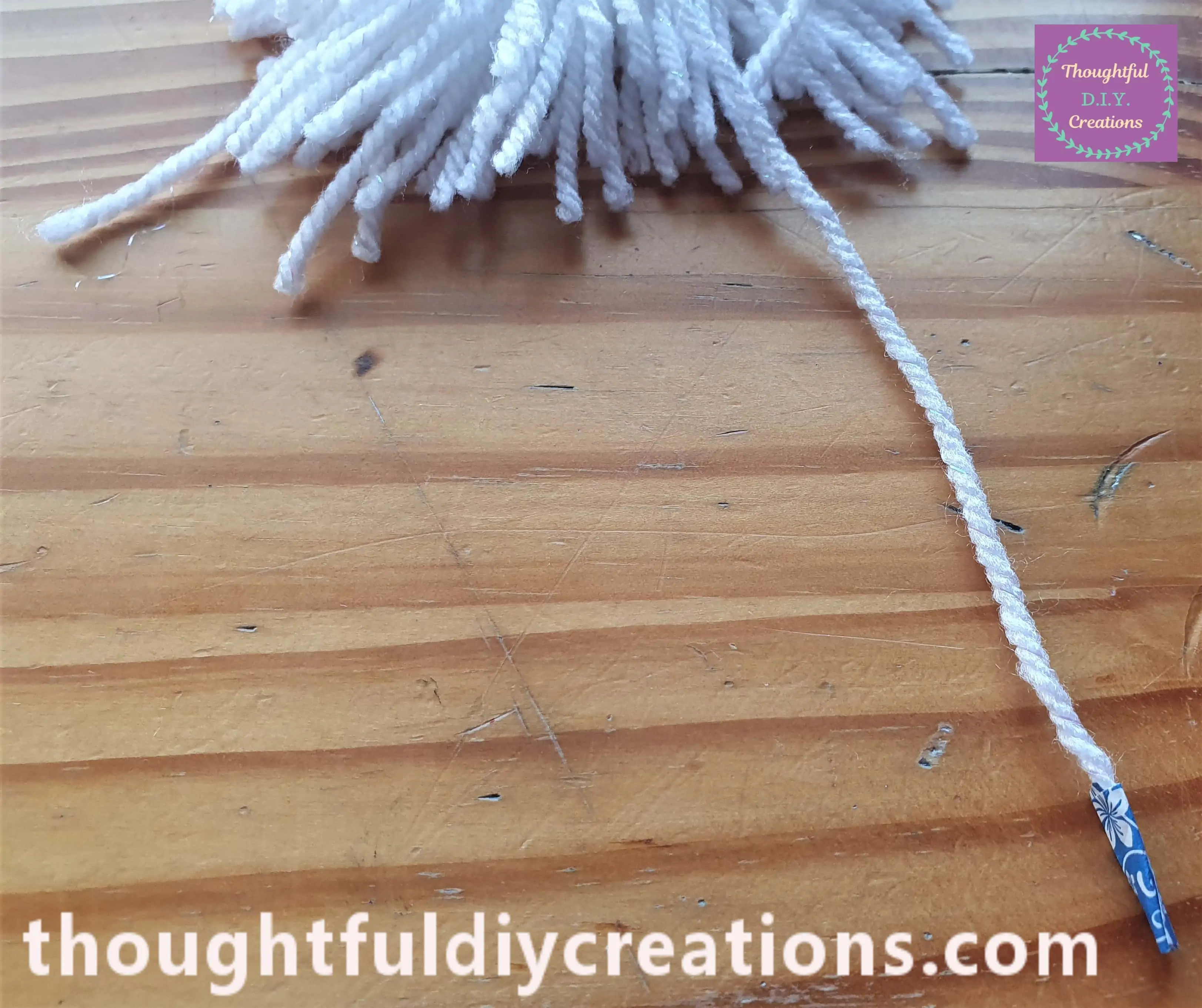 I Pulled the string of wool with washi-tape on it downwards.