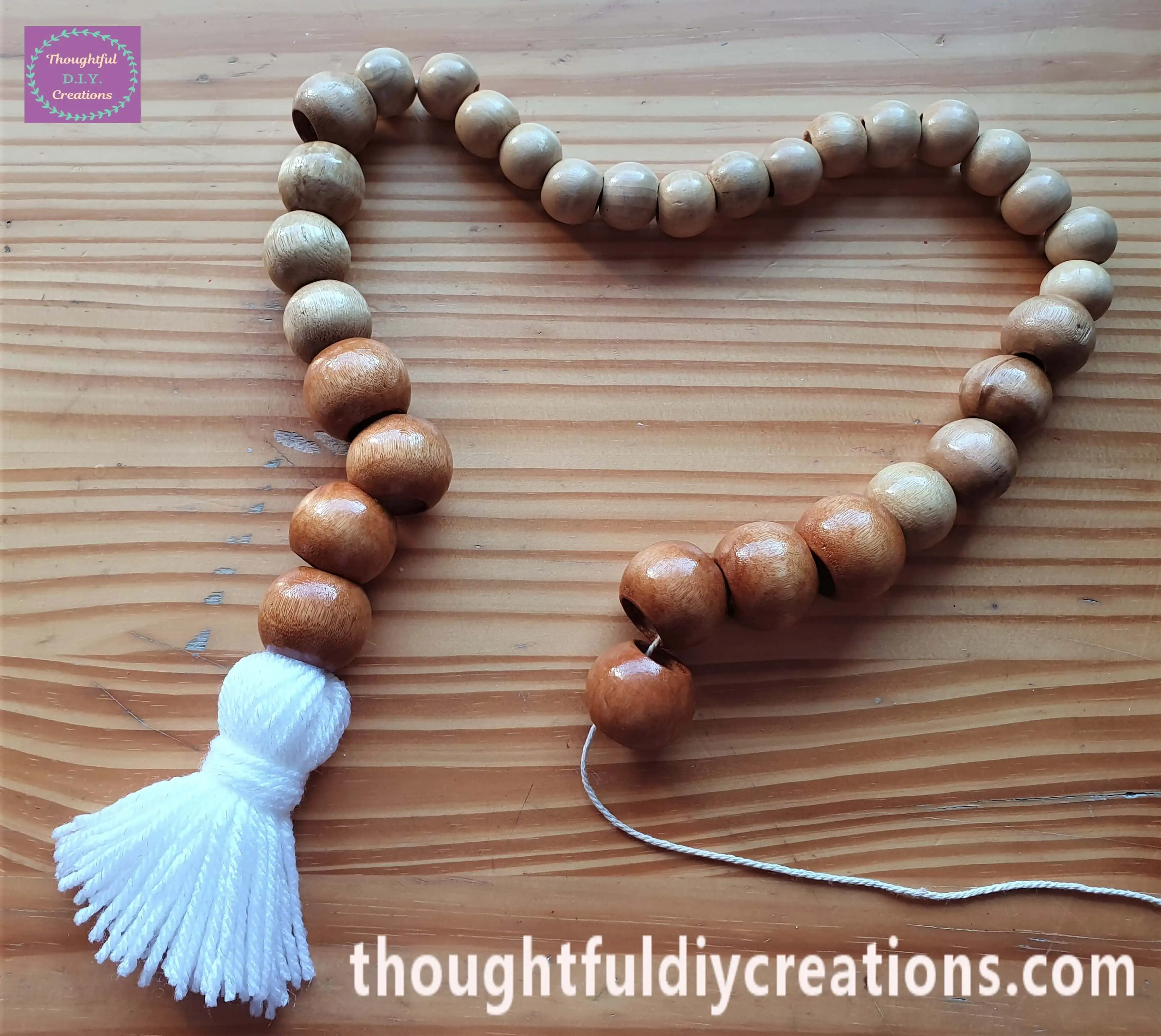 I turned the head of the tassel into the direction of the large wooden bead.