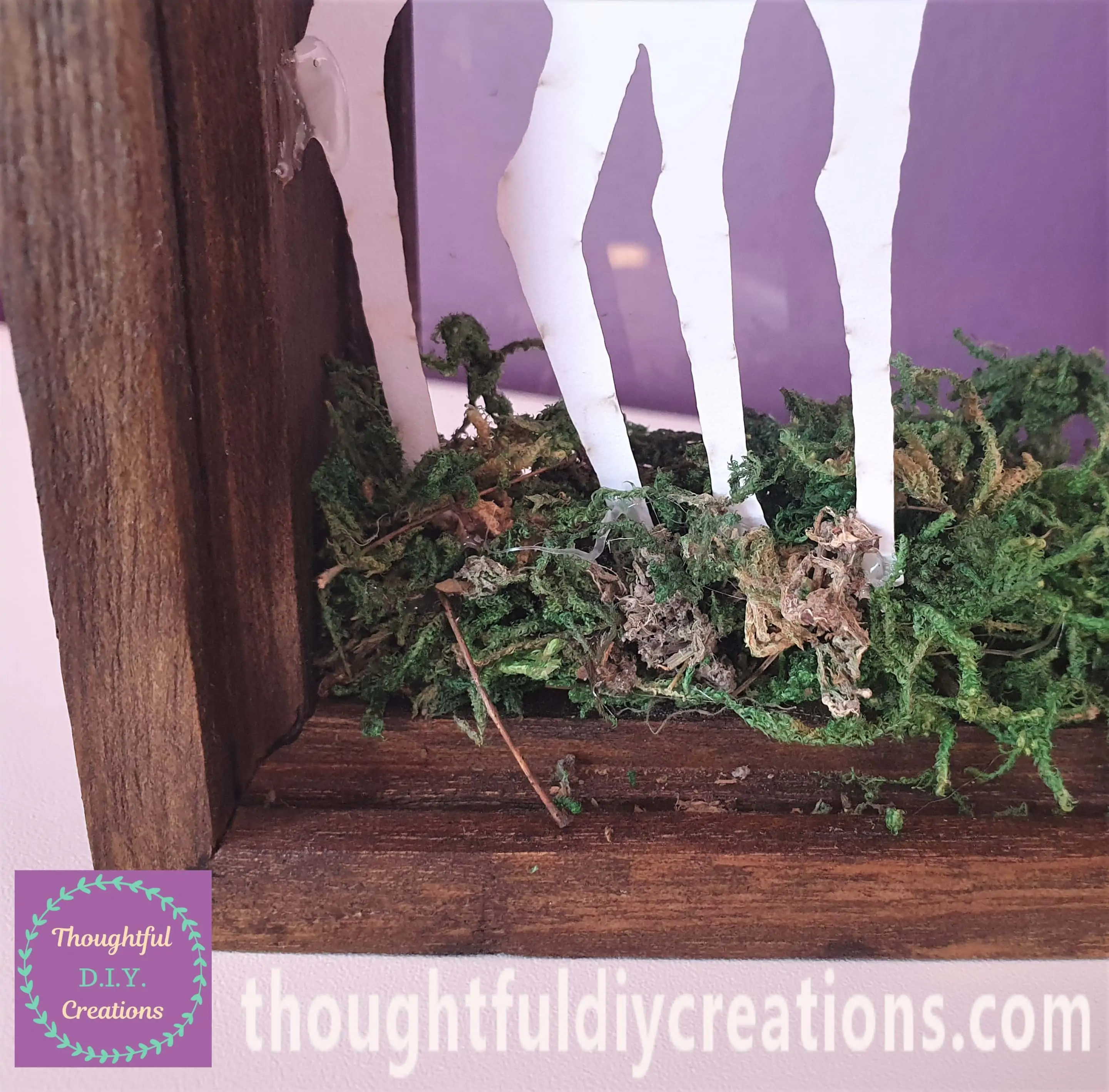 I put some Hot Glue on the Deer's Feet and on 1 Side of his upper leg.