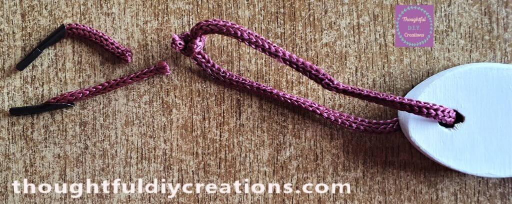 I Cut off the excess Strings around the Knot.