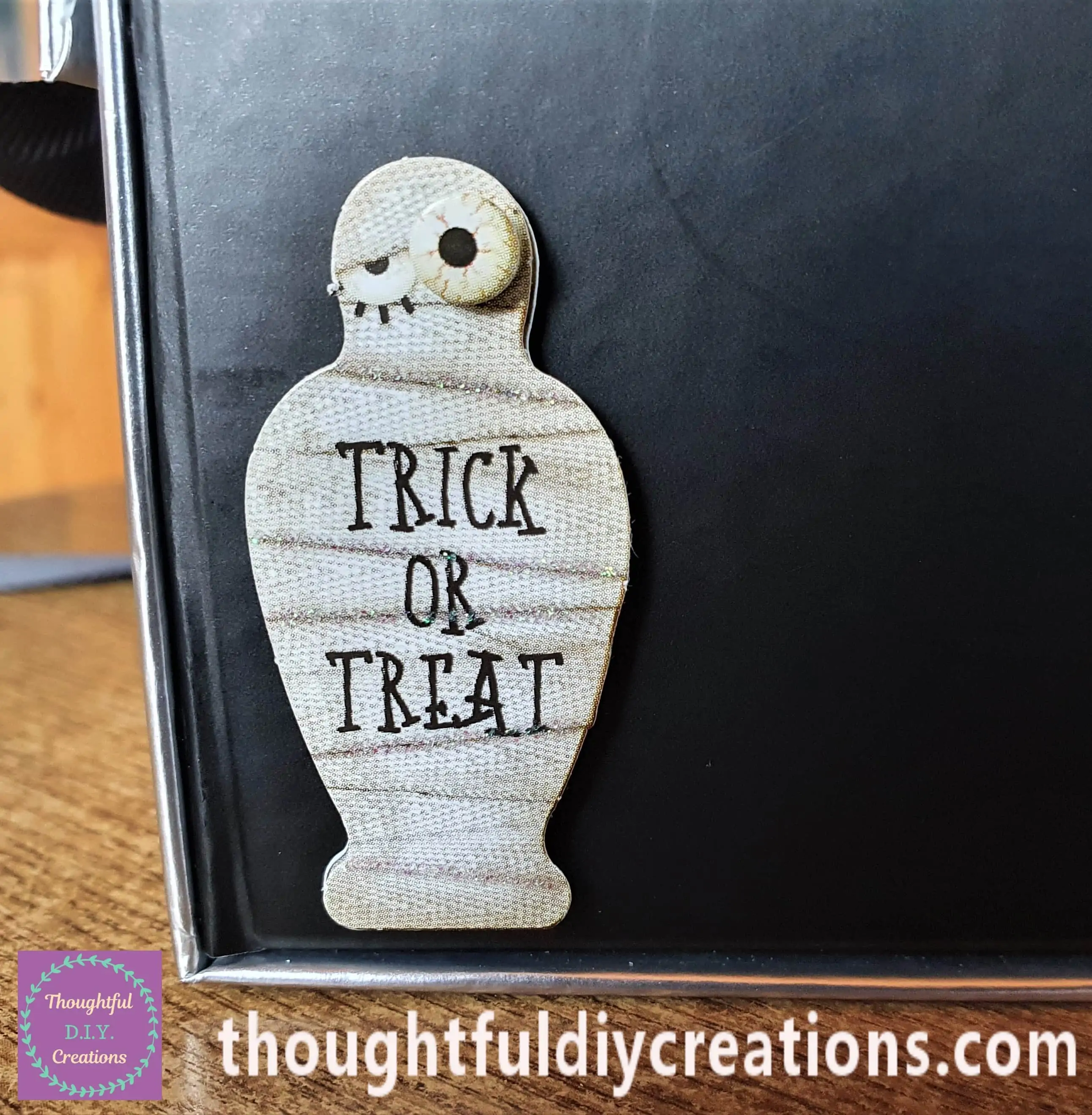 A Mummy Sticker was placed on the Side of the Gift Box.