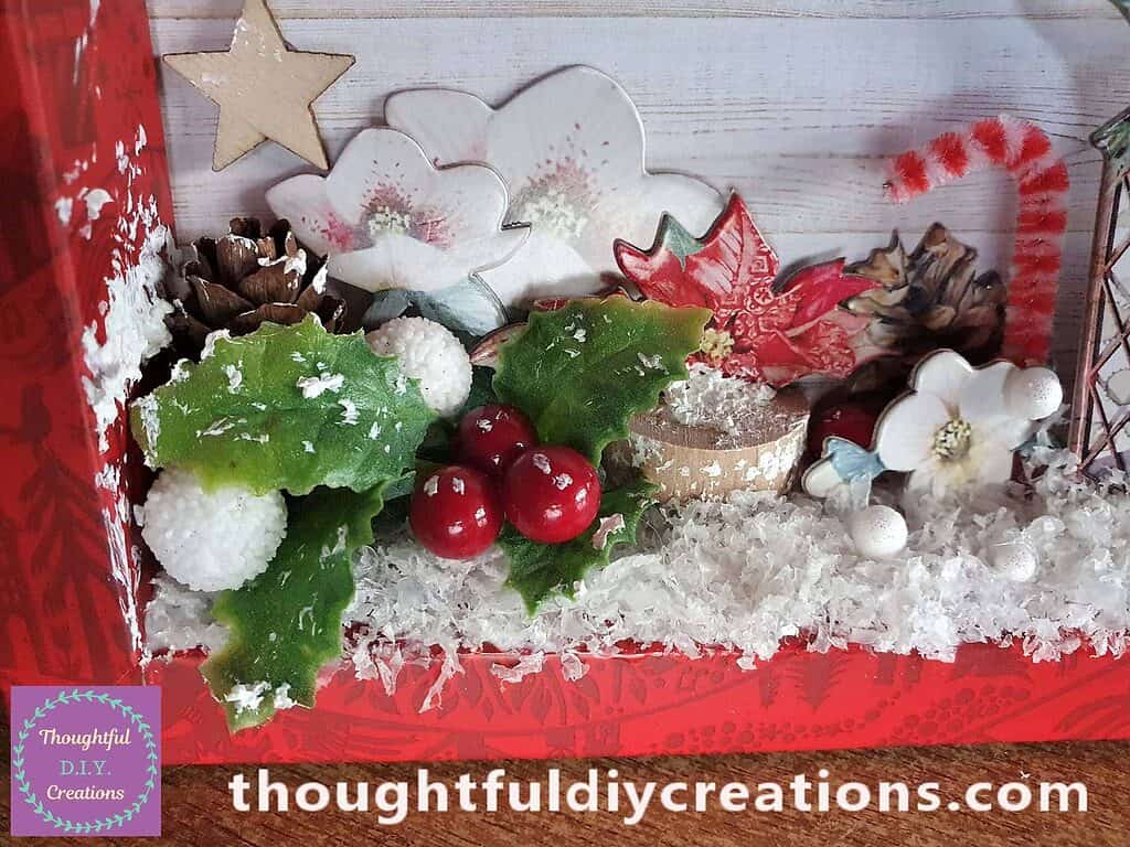 I dabbed some Snow Paste onto different elements in the Frame and the edges with a Palette Knife to provide more texture.